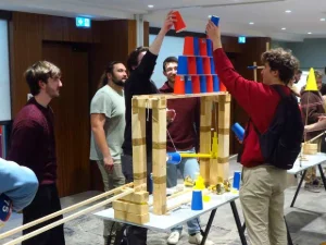 Team building réaction en chaîne : collaborez pour une réussite commune